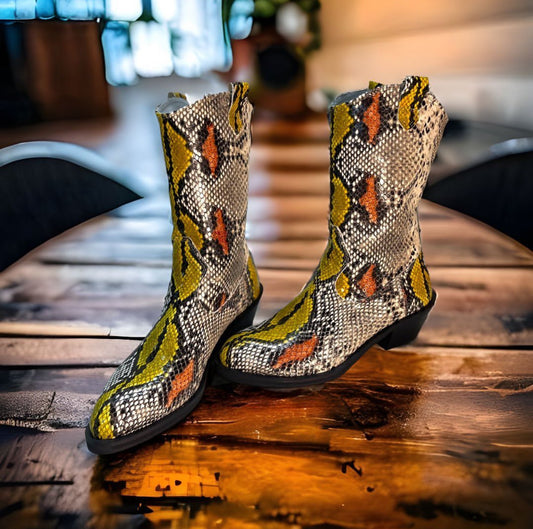 Solar Venom Boots
